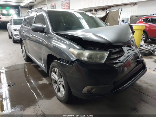 Salvage Toyota Highlander Image