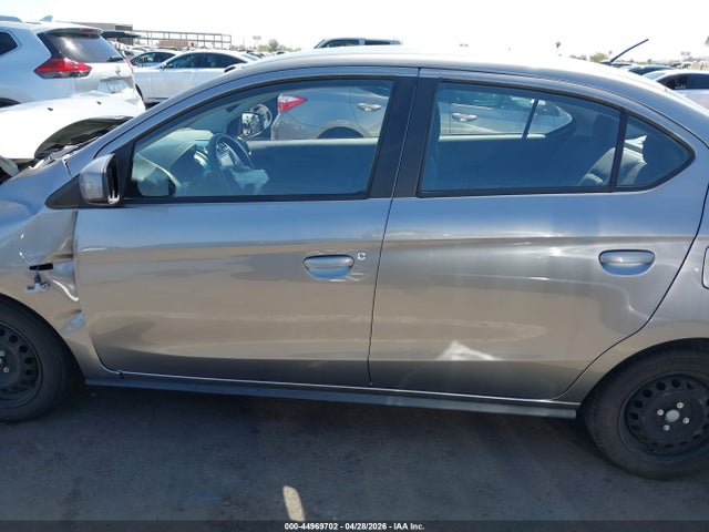 Mitsubishi Mirage Es