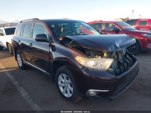 Salvage Toyota Highlander Image