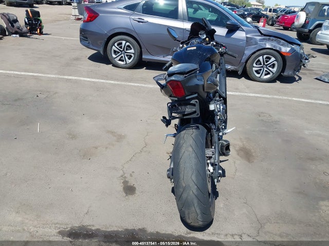 Yamaha Yzfr7