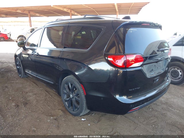 Chrysler Pacifica Limited