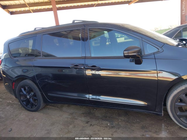 Chrysler Pacifica Limited