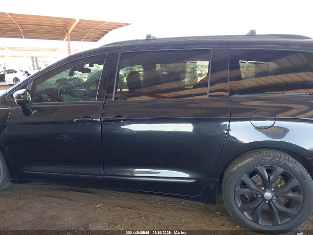 Chrysler Pacifica Limited