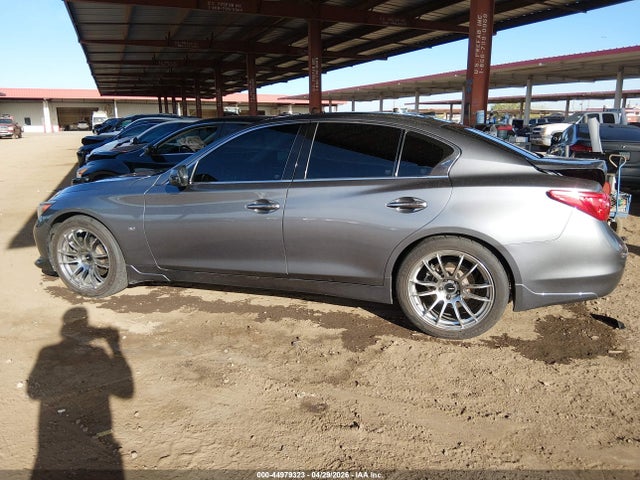 INFINITI Q50 Premium