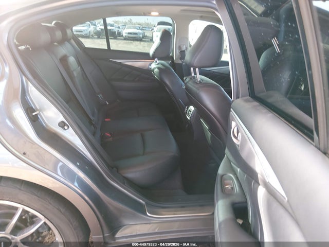 INFINITI Q50 Premium