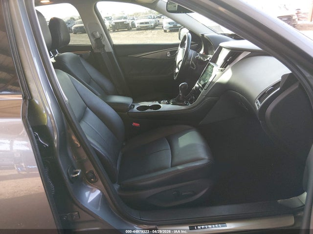 INFINITI Q50 Premium