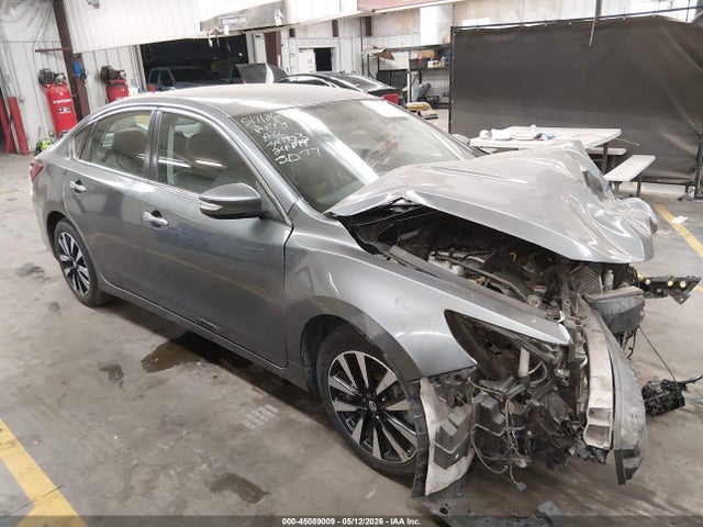 Salvage Nissan Altima Image