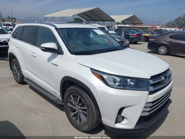 Salvage Toyota Highlander Image