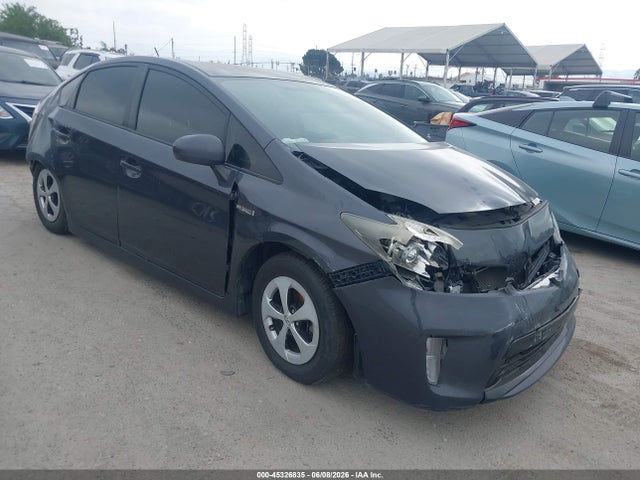 Salvage Toyota Prius Image