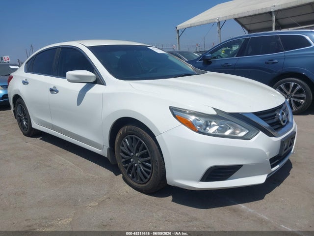 Salvage Nissan Altima Image