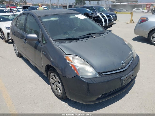 Salvage Toyota Prius Image