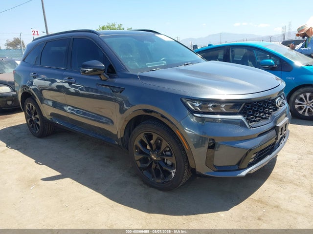 Salvage Kia Sorento Image