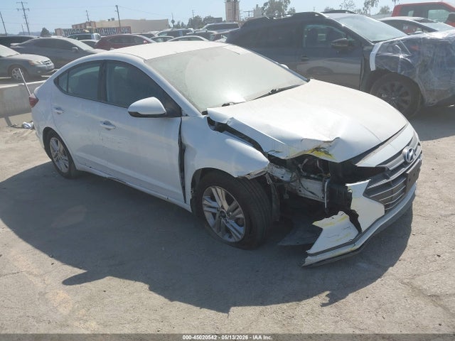 Salvage Hyundai ELANTRA Image