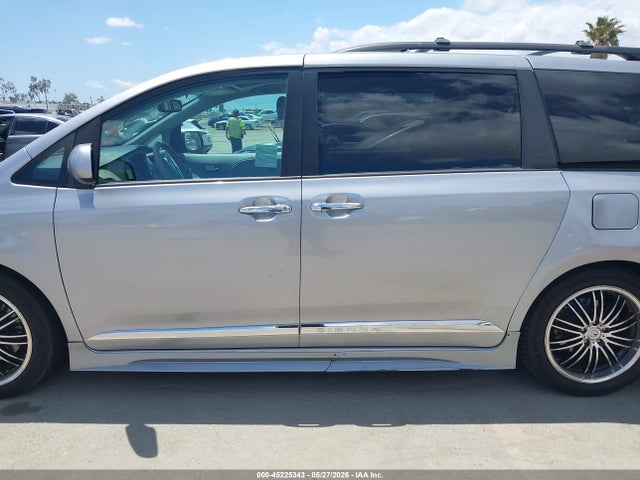 Toyota Sienna Se 8 Passenger