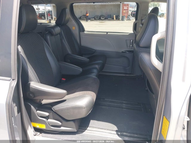 Toyota Sienna Se 8 Passenger