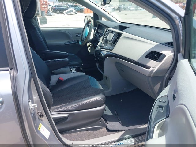 Toyota Sienna Se 8 Passenger