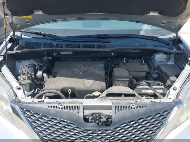 Toyota Sienna Se 8 Passenger