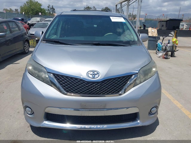 Toyota Sienna Se 8 Passenger