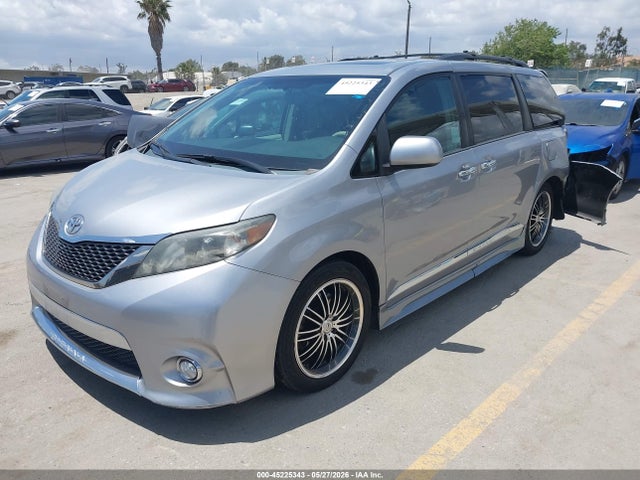 Toyota Sienna Se 8 Passenger