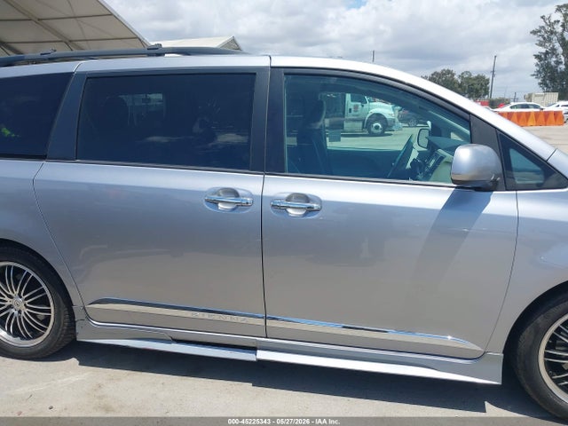 Toyota Sienna Se 8 Passenger