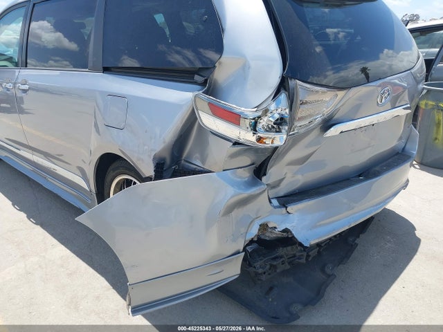 Toyota Sienna Se 8 Passenger