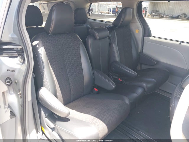 Toyota Sienna Se 8 Passenger