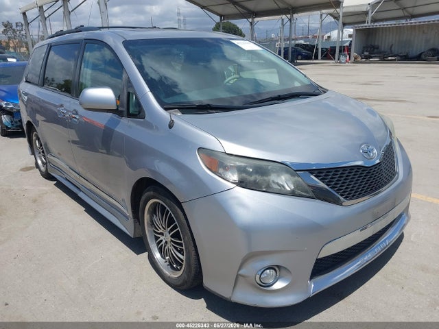 Toyota Sienna Se 8 Passenger