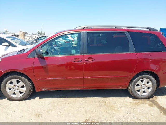Toyota Sienna Le