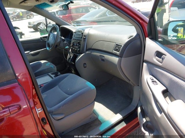 Toyota Sienna Le