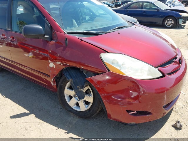 Toyota Sienna Le