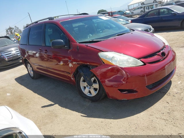 Toyota Sienna Le