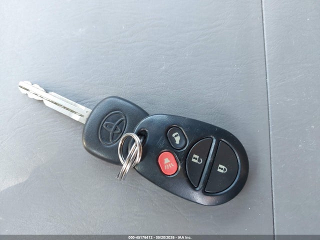 Toyota Sienna Le