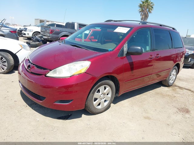 Toyota Sienna Le