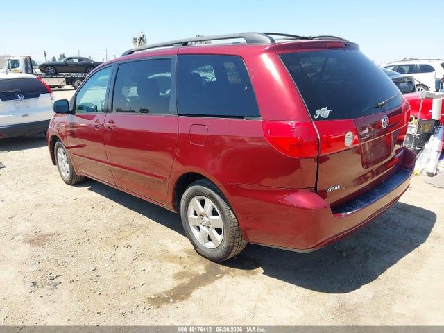Toyota Sienna Le