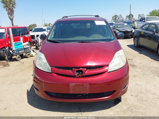 Toyota Sienna Le