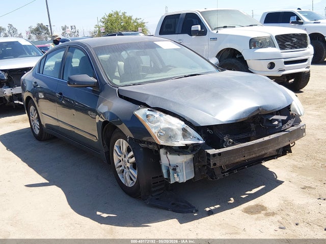 Salvage Nissan Altima Image