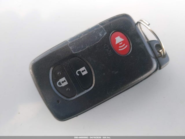 Toyota Prius v Two