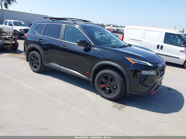 Salvage Nissan Rogue Image