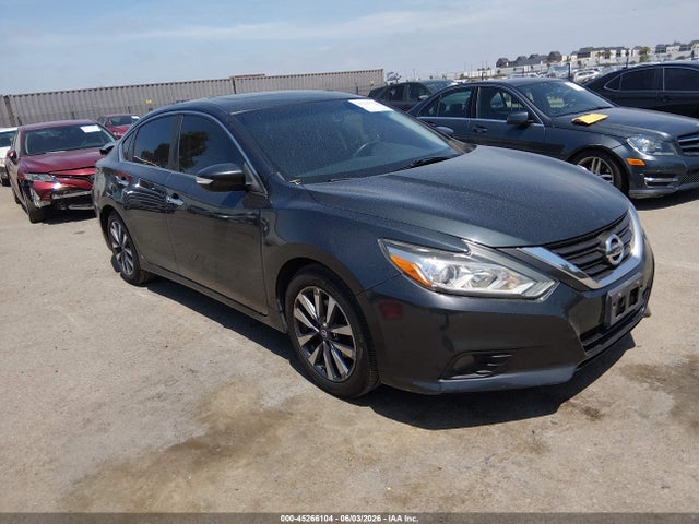Salvage Nissan Altima Image