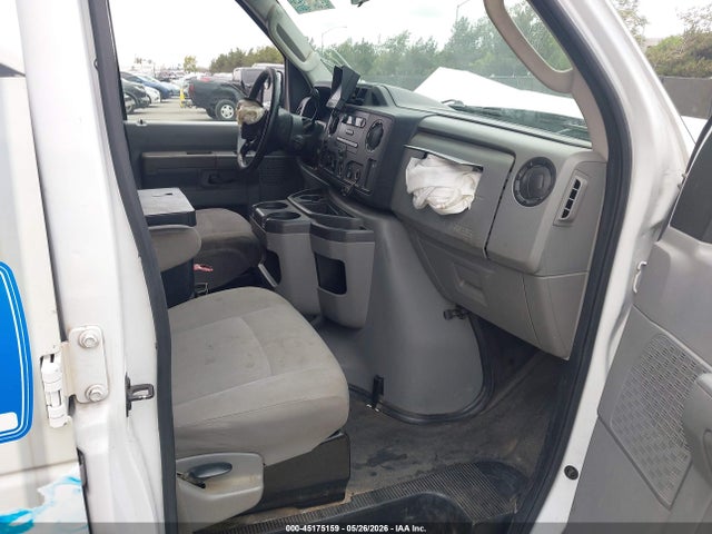 Ford E-150 Commercial