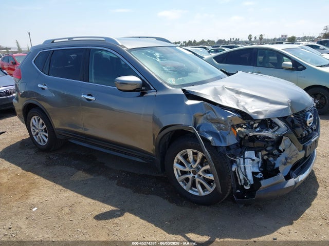 Salvage Nissan Rogue Image