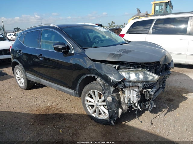Salvage Nissan Rogue Image