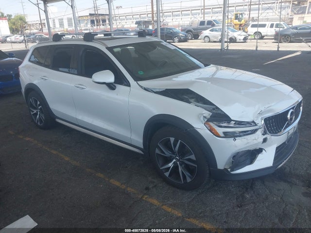 Salvage Volvo V60 Cross Country Image