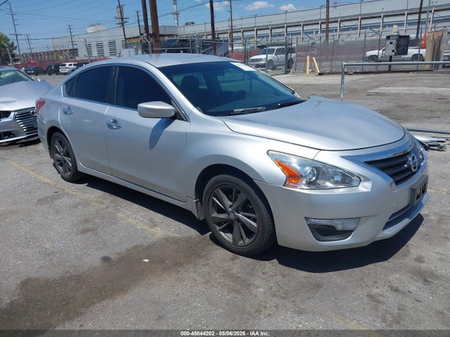 Salvage Nissan Altima Image