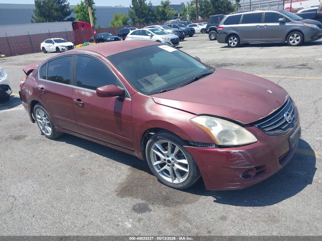 Salvage Nissan Altima Image