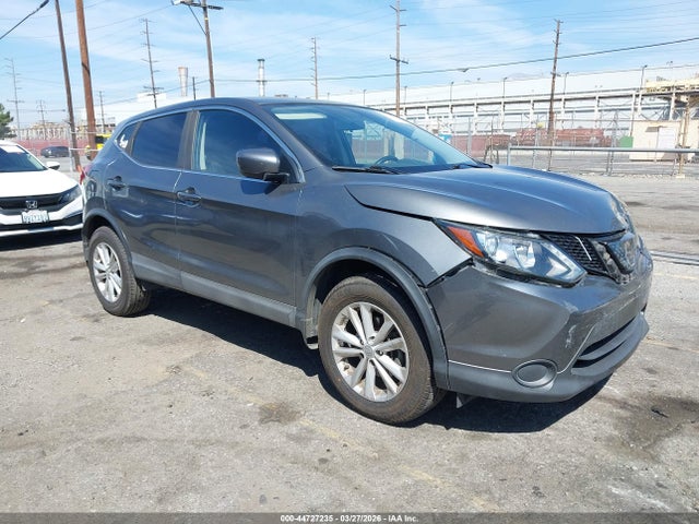 Salvage Nissan Rogue Image