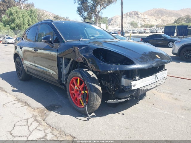 Salvage Porsche Macan Image