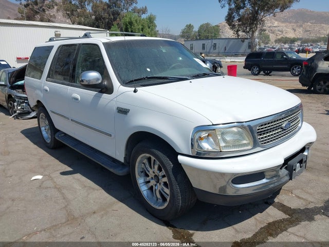 Salvage Ford Expedition Image