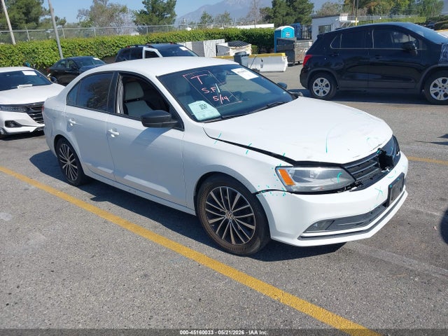 Salvage Volkswagen Jetta Image