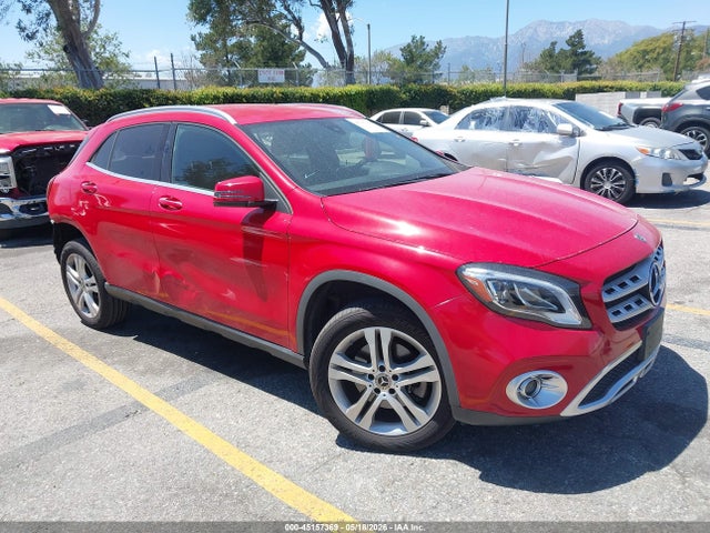 Salvage Mercedes-Benz GLA Image